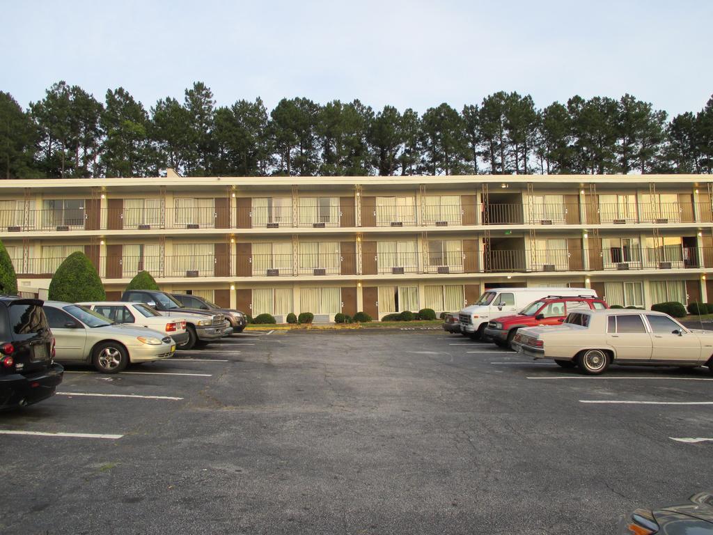 Budgetel Inn And Suites Lodge West Exterior photo