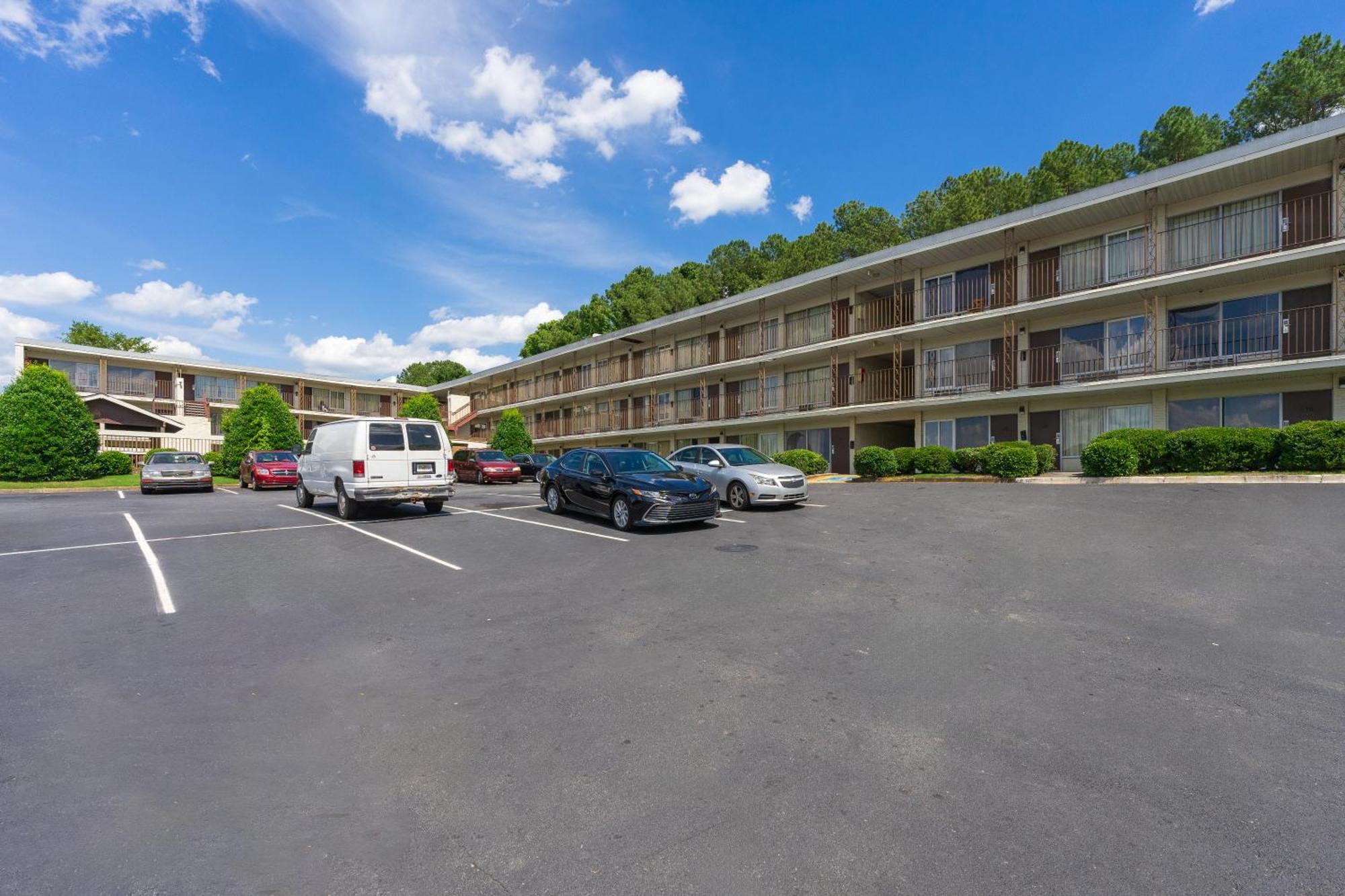 Budgetel Inn And Suites Lodge West Exterior photo