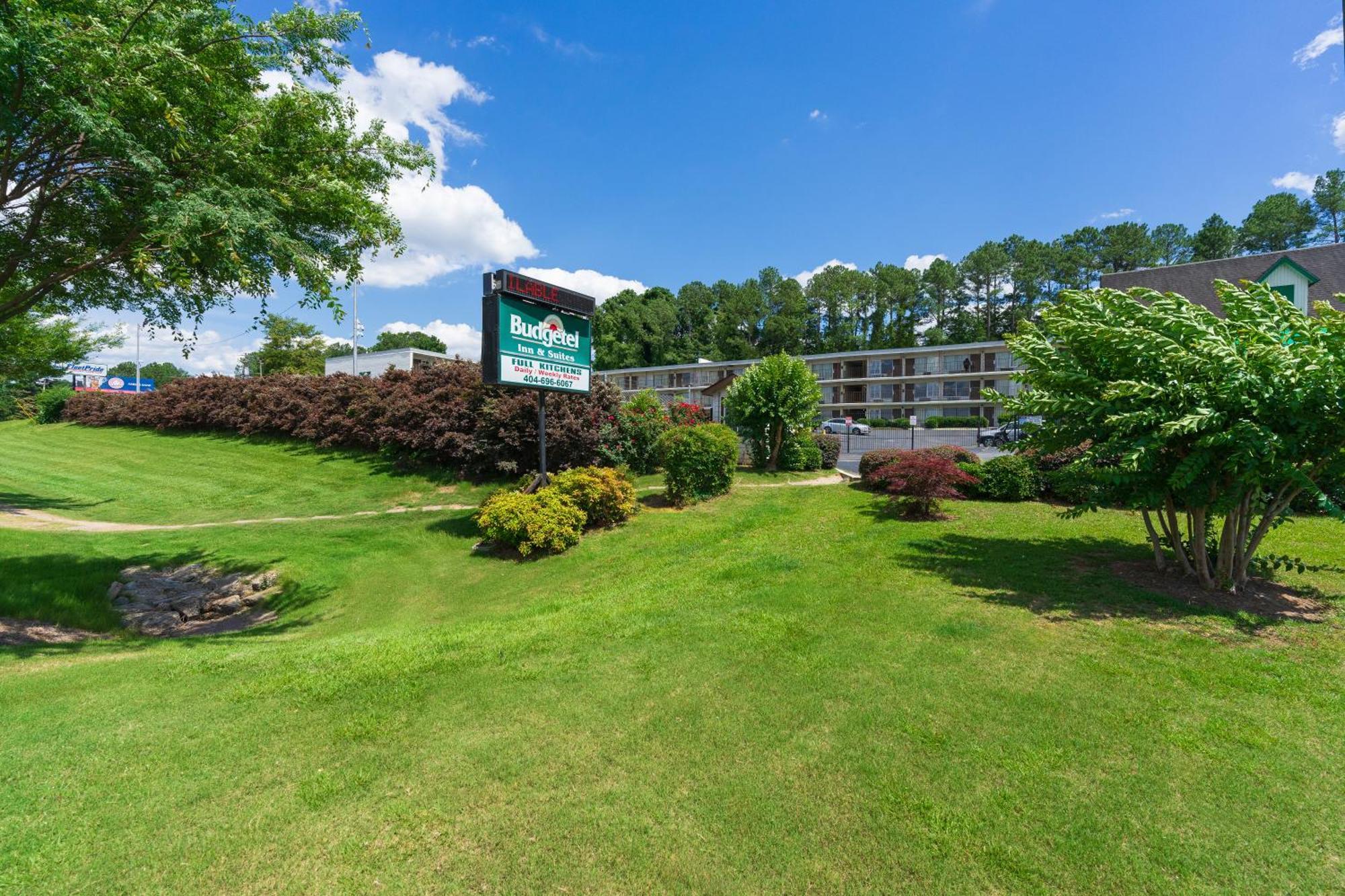 Budgetel Inn And Suites Lodge West Exterior photo