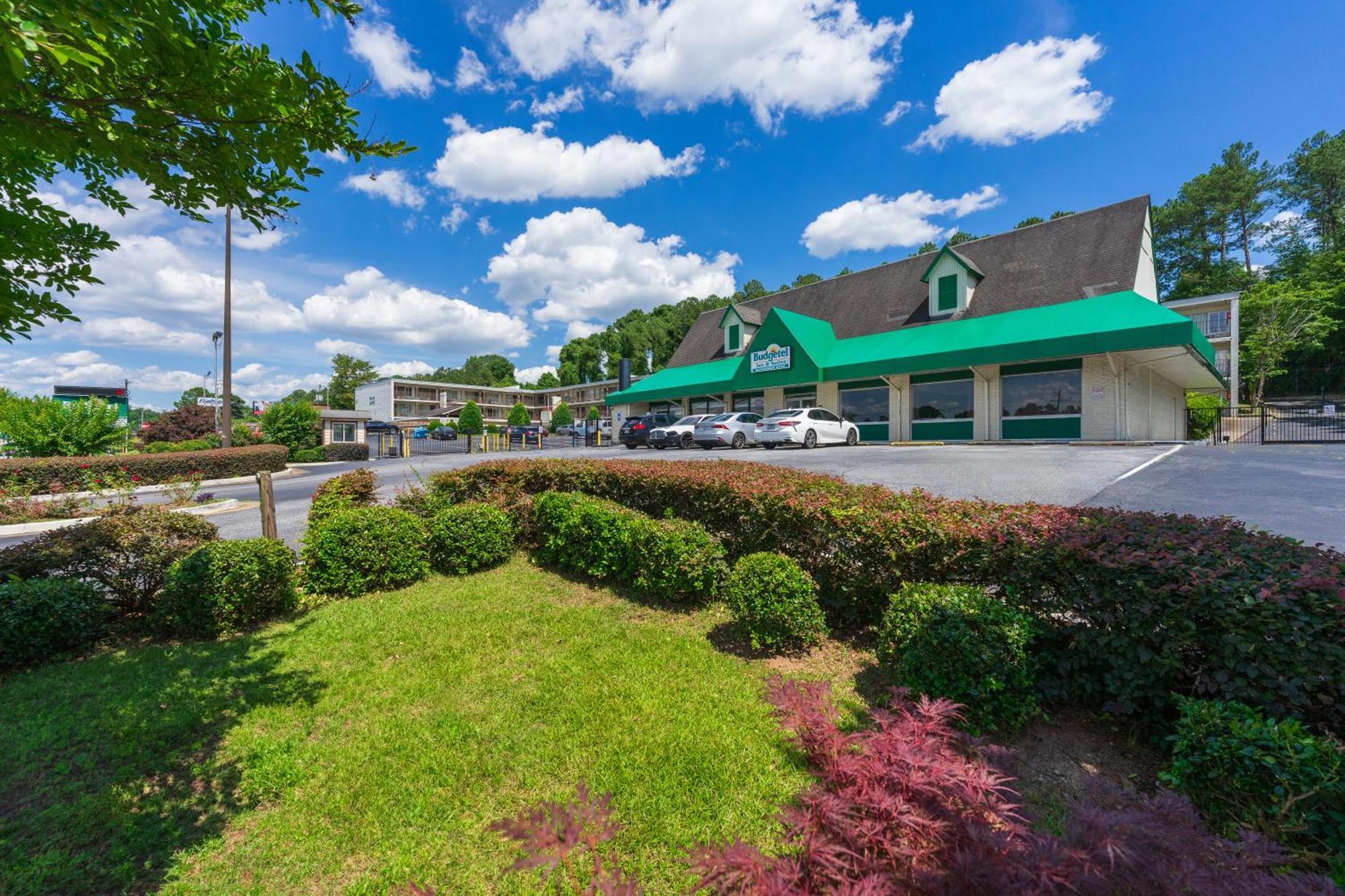 Budgetel Inn And Suites Lodge West Exterior photo
