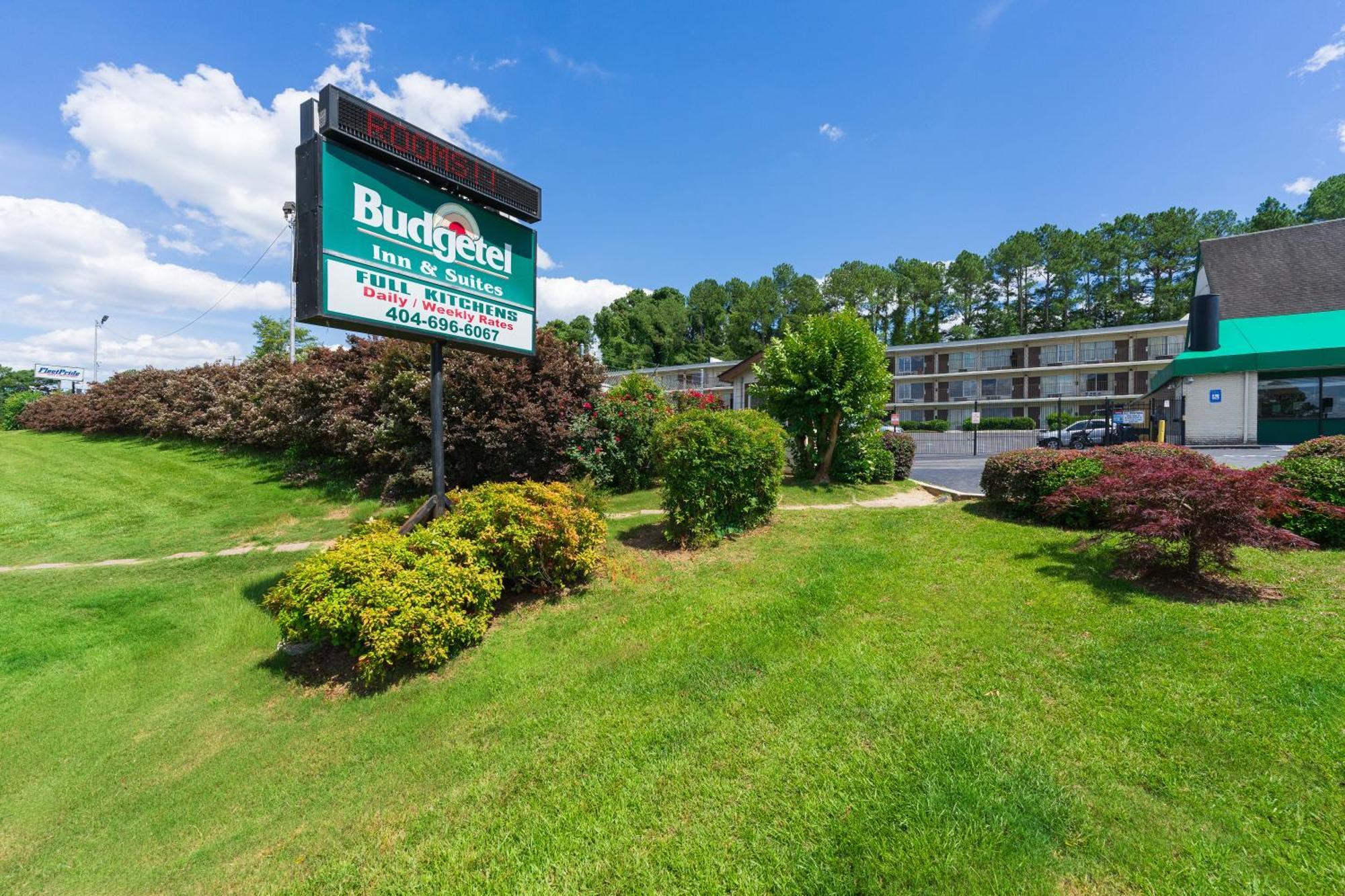 Budgetel Inn And Suites Lodge West Exterior photo