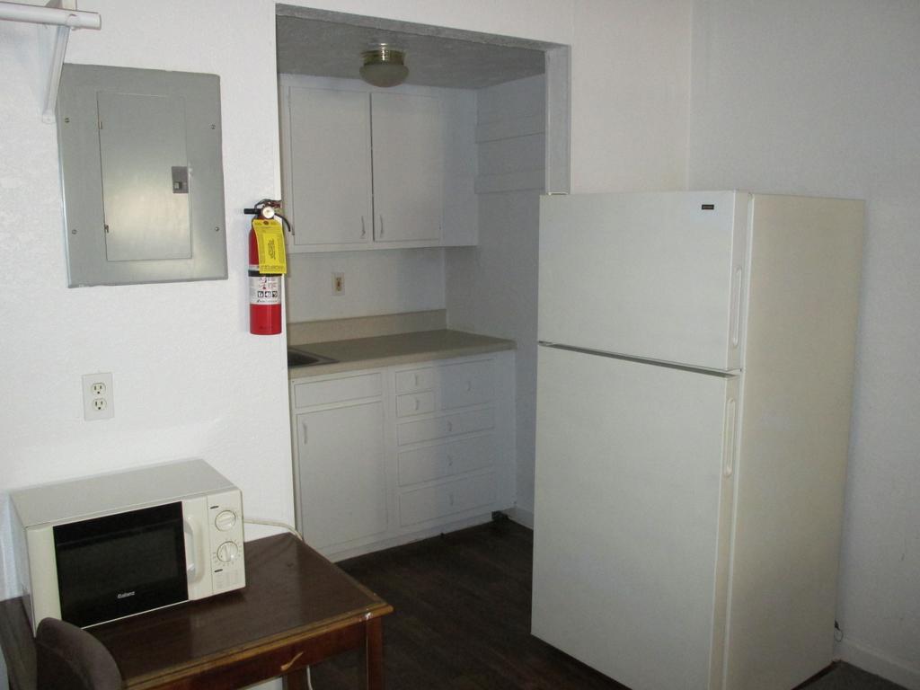 Budgetel Inn And Suites Lodge West Room photo